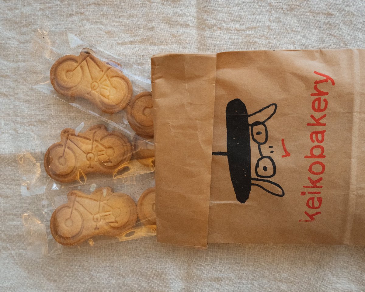 popgrumpy's tweet photo. ポップアップ、たくさんの方にお越しいただいた楽しい一日でした☺️

keikobakeryさんのpop grumpyクッキー、10/18まで販売させていただきます 🤝✨

おやつタイムにも、自転車好きな方への贈り物にもぴったりです🫖

可愛くておいしい自転車クッキー、数量限定です。気になる方、お越しくださいね〜 https://t.co/X8iMQYOeIE