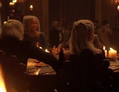 elenbasketball's tweet photo. NO BUT THE FACT THAT RHAENYRA FELT SO ALONE AND HAD NO ONE IN ALL THESE MEETINGS AND PUBLIC PLACES AND NOW DAEMON IS LITERALLY ALWAYS BY HER SIDE  SUPPORTING HER PROTECTING HER 
#HouseOfTheDragon 
#HOTD https://t.co/IvZkvtQNuh