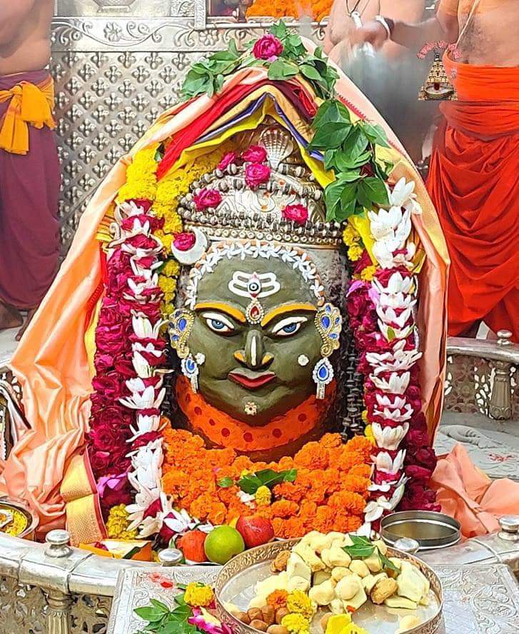 rahulsharmakpp's tweet image. 🙏🌹 *जय श्री महाकाल*🌹🙏
*श्री महाकालेश्वर ज्योतिर्लिंग का आज का भस्म आरती शृंगार दर्शन*
🔱 *10/10/ 2022 (सोमवार )*🔱