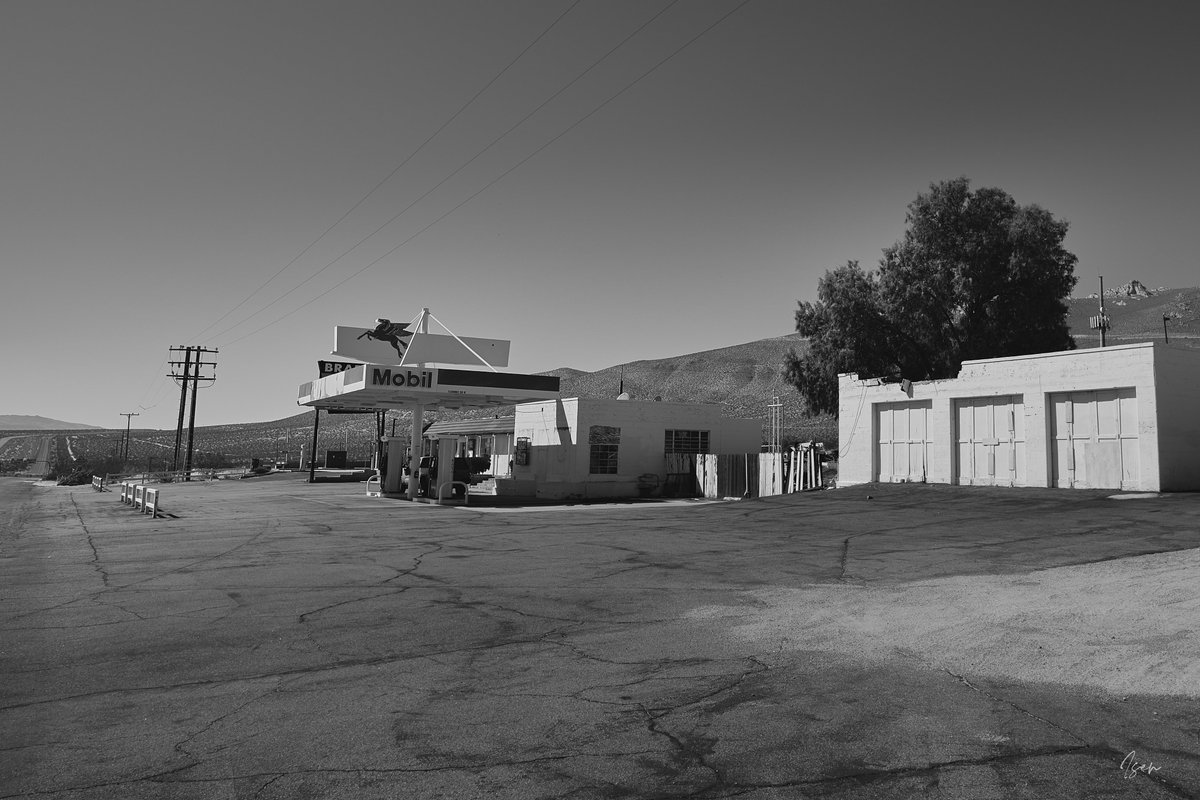 isensno's tweet photo. Eastern Sierra desert.
#bw #b_w #bandw #blackandwhite #blackandwhitephotography
#nature #landscape
#roadphotography https://t.co/GILHLR8pP6