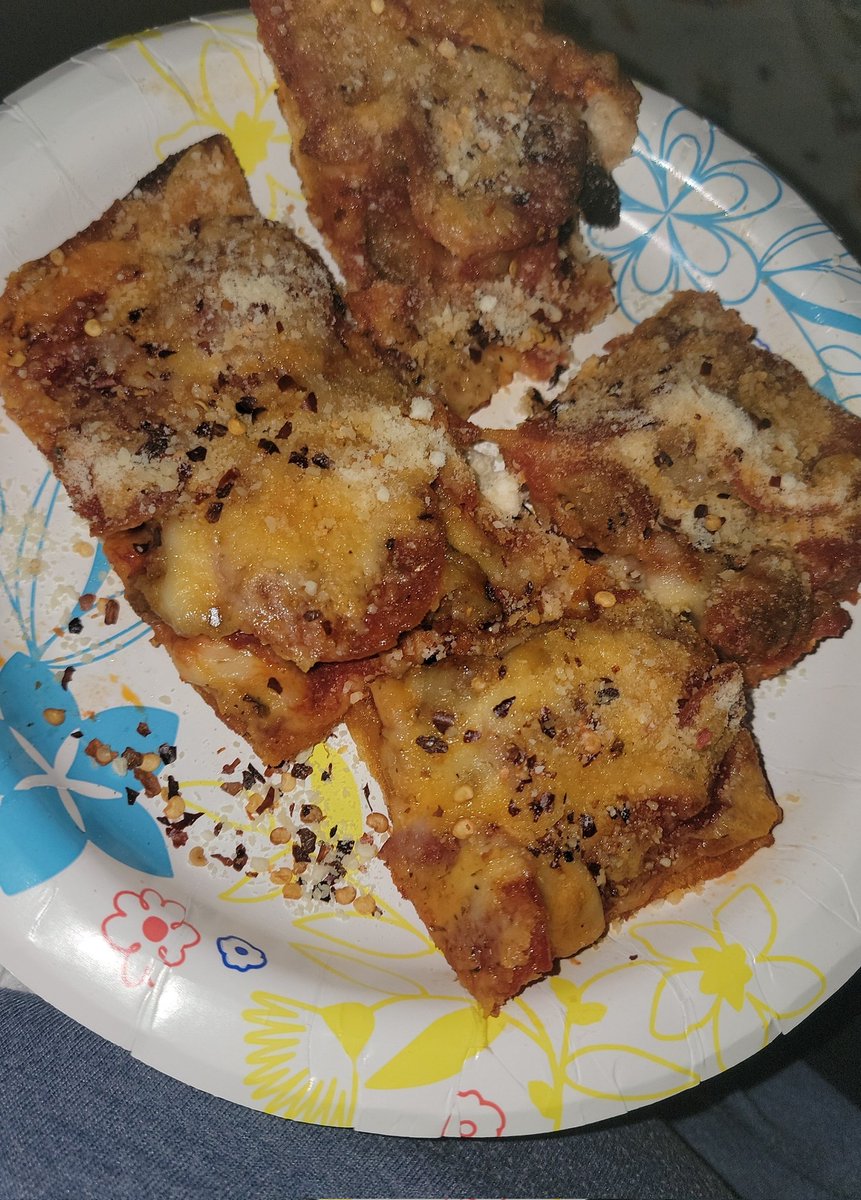 JadeNationOF's tweet photo. I AM SO HAPPY RIGHT NOW!? It's Aurelio's MF!! 🍕😛

@AureliosPizza is fye ❤️‍🔥 https://t.co/4Vx7UDdY7Q