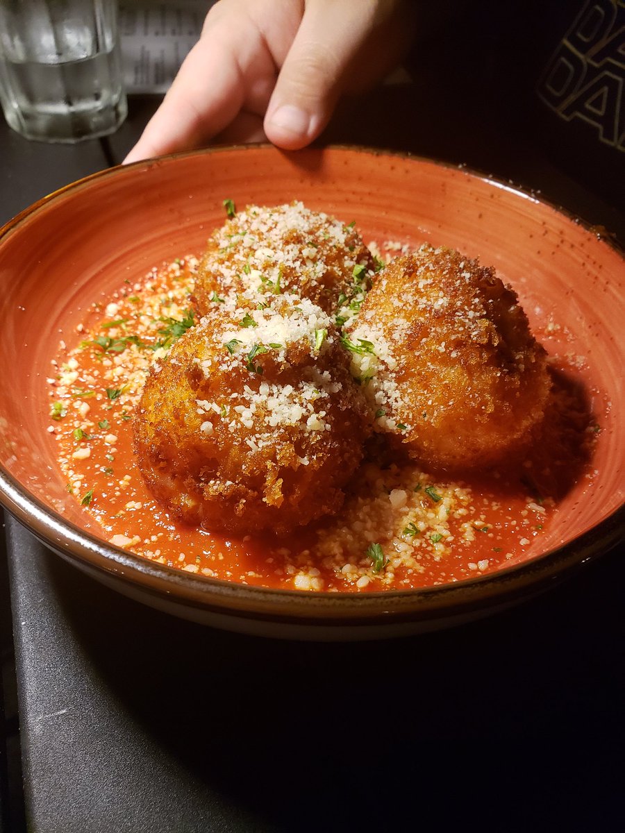 AkiatheR's tweet photo. I feel like there was some other reason I came to San Diego besides food...nah. Just food. #SanDiego #TwitchCon2022 https://t.co/925oueGQpd