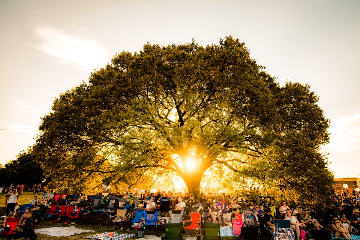 aclfestival's tweet photo. Sunsets, ACL sets, how much better can it get? ✨ #ACLFest https://t.co/LUUa5z3Da5