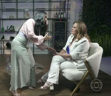 Itspedrito's tweet photo. A cara da Renata Ceribelli vendo a Simaria cantar 🗣️ https://t.co/uPmcvrFDYh