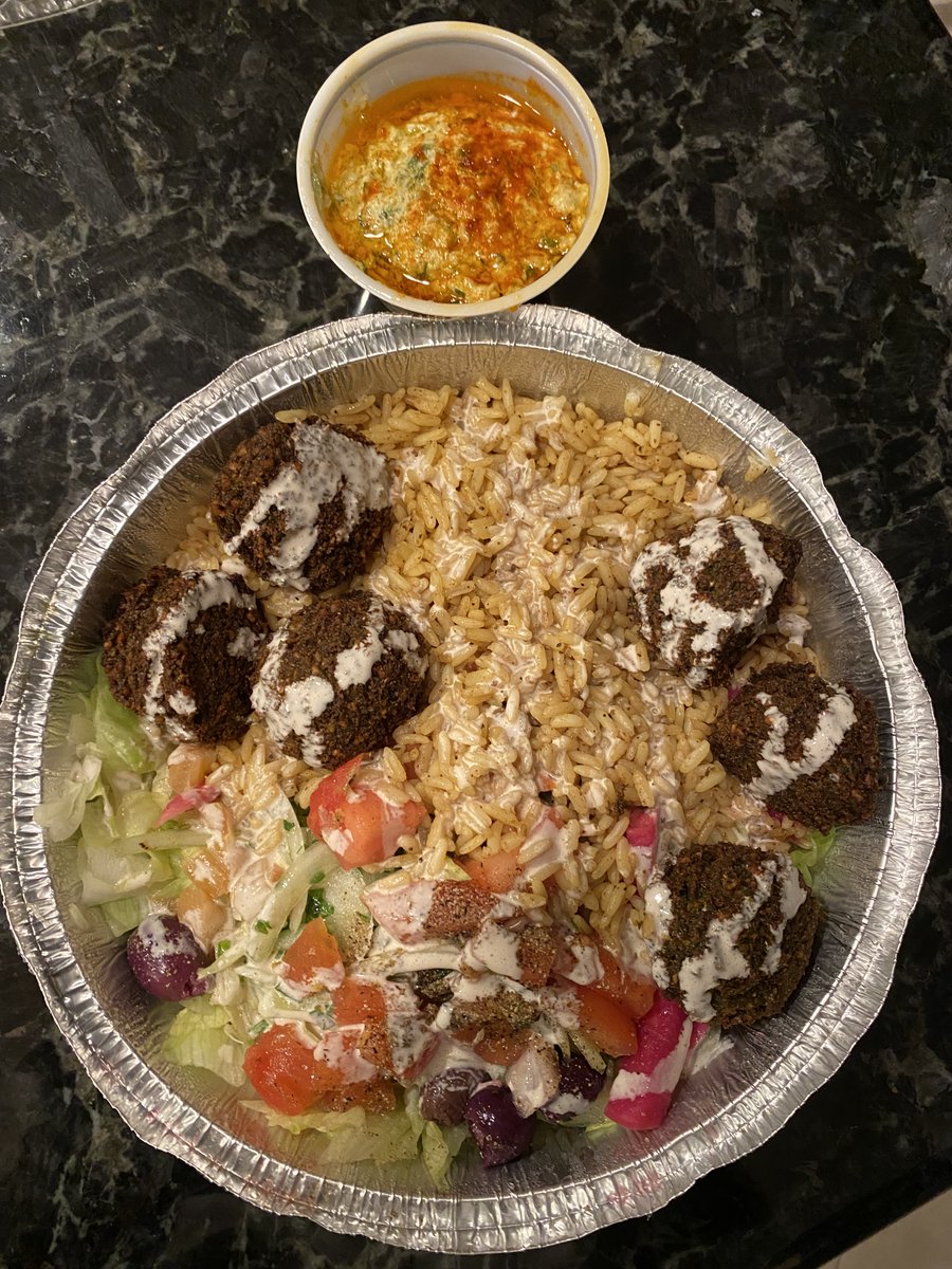 planttofork's tweet photo. How do you know your favorite food is going to leave you satisfied? When the takeout meal stays crunchy after a 20-minute drive back  😋 Always a blast grabbing a hot plate of falafel over rice from @MamounsUSA. As a commuter, it always gives me nostalgia for Philly halal trucks! https://t.co/vfTZgMZ7mi