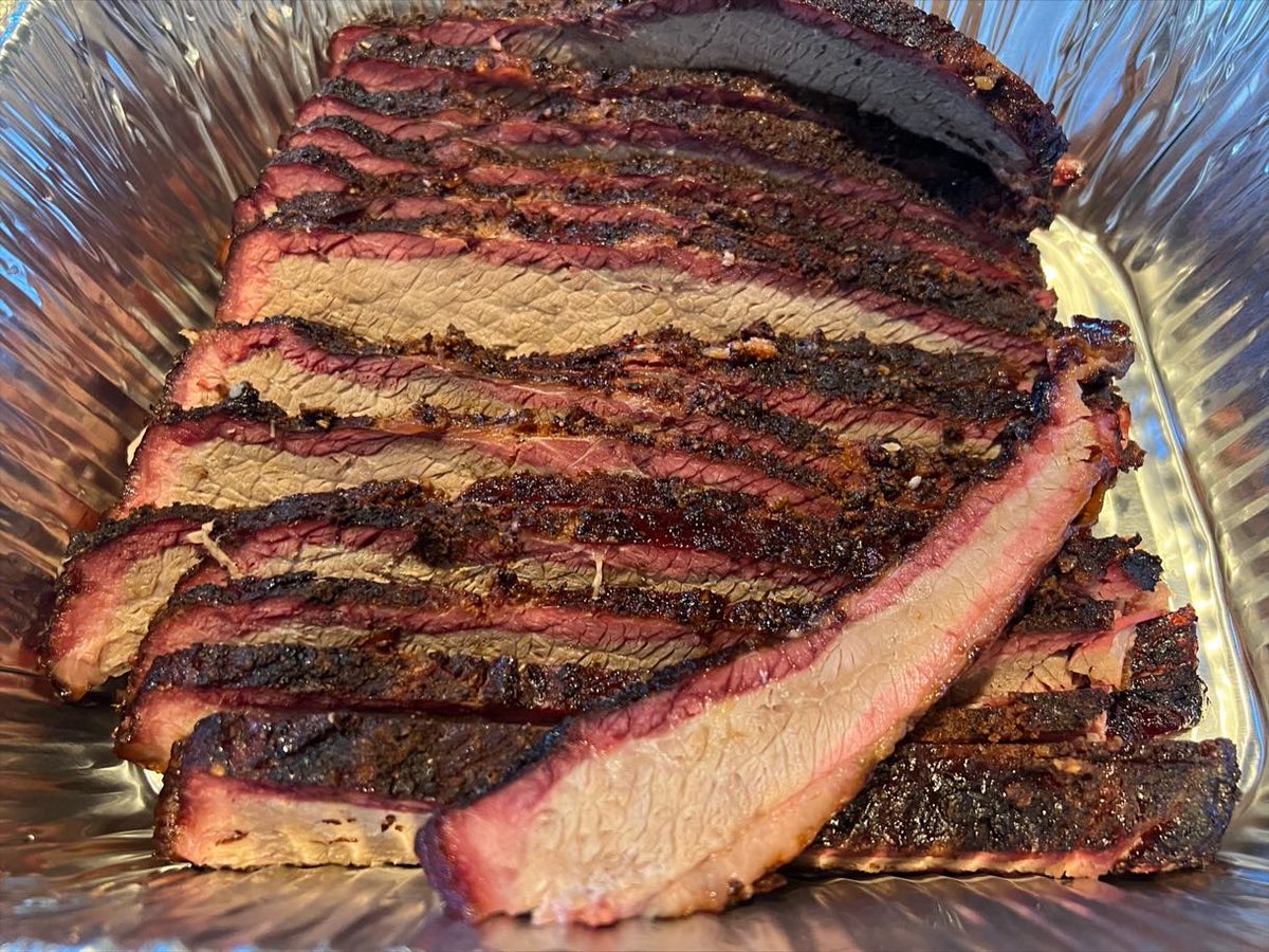 WILLIAMHORNENV's tweet photo. My baby sis, @DallasHarrisNV has been asking I smoke a brisket and come to dinner. How could I say no with my cutie pie niece waiting for me?! This is from start to finish (12 hours). #CookingIsMyLoveLanguage #ISmokeMeats #BBQ #FamilyTime https://t.co/yJFKMORrz3