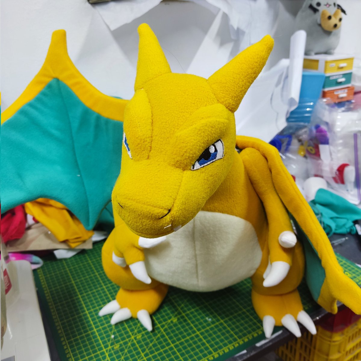 Mocapon_Studio's tweet photo. Charizard 🔥🔥🔥
Fire dragon pokemon I like how it turned out after so many attempts. 
#sewing #plushie #plushies #craft #art #DIY #mocapon #plushieart #handmade #patterns https://t.co/suN5X7b1rw