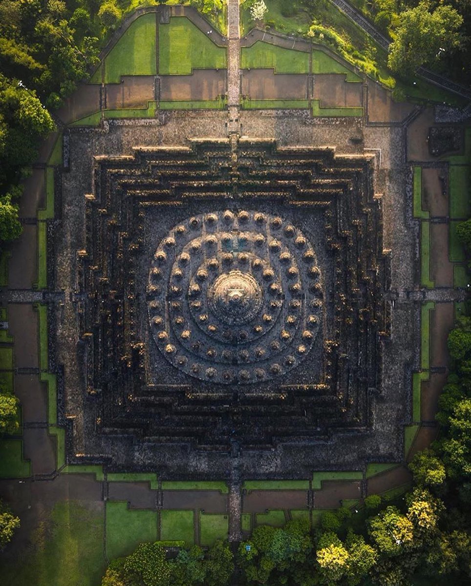 rightwingchora's tweet photo. Sri Yantra Shaped 1300 years old ancient marvel of sanatan dharma in Indonesia https://t.co/bKsGcdVDh3