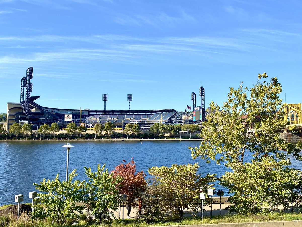 JoshConducts's tweet photo. Enjoyed a gorgeous day in downtown Pittsburgh, and was even able to indulge in a little photography (sadly only with my iPhone, not with my good camera). #Pittsburgh #Heinz #PNCPark #KindnessZone https://t.co/dz54KHI6BX