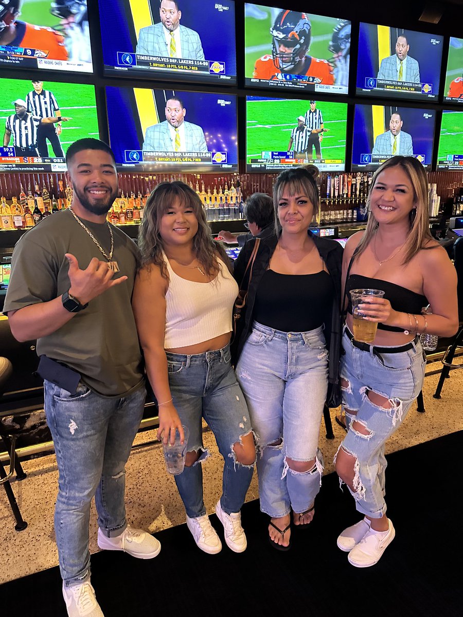 _xokrimdelz's tweet photo. FAMKINETINGS IN VEGAS 🤪🎉🫶🏼 https://t.co/BD8NmonAPg