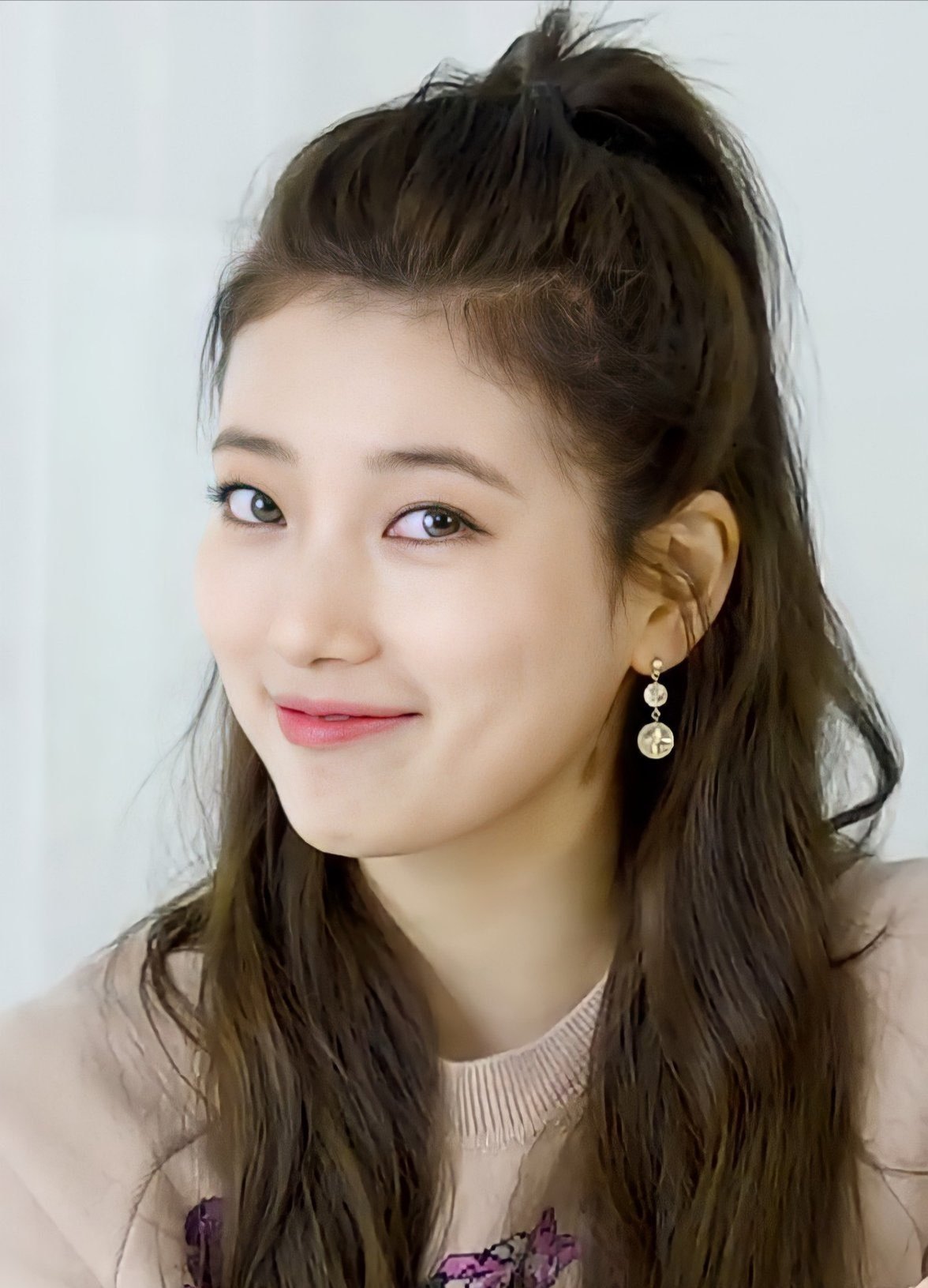 Happiest birthday to our cape, Bae Suzy! Happy BAEday SUZY  