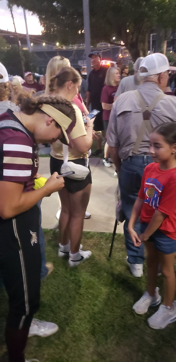 18uNaudinSouth's tweet photo. Love seeing Megan Kelnar & Analisa Soliz (TXST) out on that field for the 1st time as Bobcats & sharing their love for softball with future ball players #TGN #softballfamily #collegedebut @KelnarMegan @Analisasoliz @CSA_Athletes @castillaJaime5 https://t.co/9oGhd7AIax