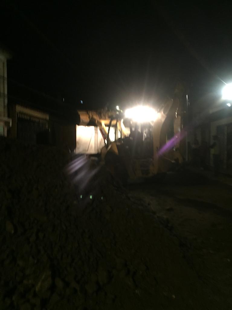 ComunaAdrianM's tweet photo. Reporte: a tempranas horas comenzaron los trabajos d despeje d la vialidad en Río Claro con una máquina enviada por la alcaldía Iribarren y en la tarde-noche otra por la gob. Lara para reforzar los trabajos. Aún las zonas rurales están completamente incomunicadas. @NicolasMaduro https://t.co/dvRVaL0Tq6