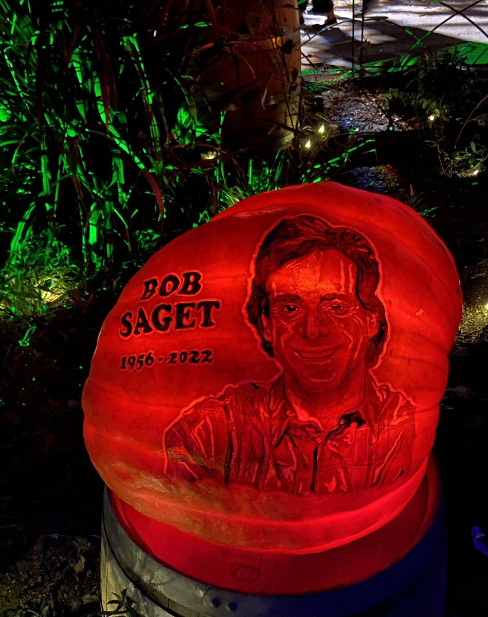 MarcusErrico's tweet photo. There’s a Bob Saget memorial pumpkin. #carved https://t.co/rjfQAweU5q