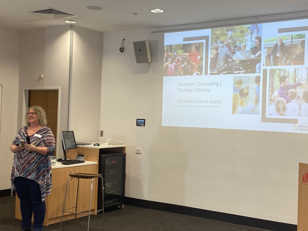 Julie-Anne Heiss from @Avondale_uni extolling the virtues of the PebblePocket app for reflections on the go for Teacher Education students.
#PebblePad #MiniBash2022