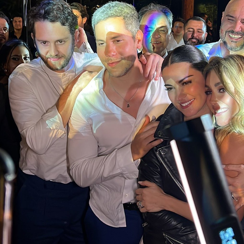 A FOTO MAIS LINDA! Anahí, Maite, Christian e Christopher emocionados na festa que acontece agora. 😩💖