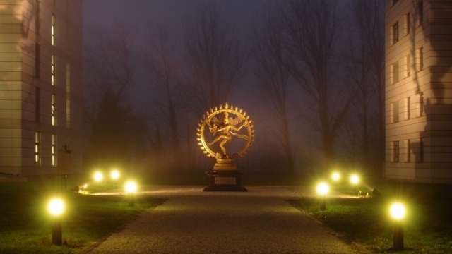 TheNameIs_DX's tweet photo. .The dance exists in five forms which shows the cosmic cycle from creation to destruction:

'Srishti'  - creation, evolution'Sthiti'  - preservation, support'Samhara'  - destruction, evolution'Tirobhava' - illusion'Anugraha' - release, emancipation, grace 

Har Har Mahadev 🚩🙏🏻 https://t.co/YL8SxSyIbD