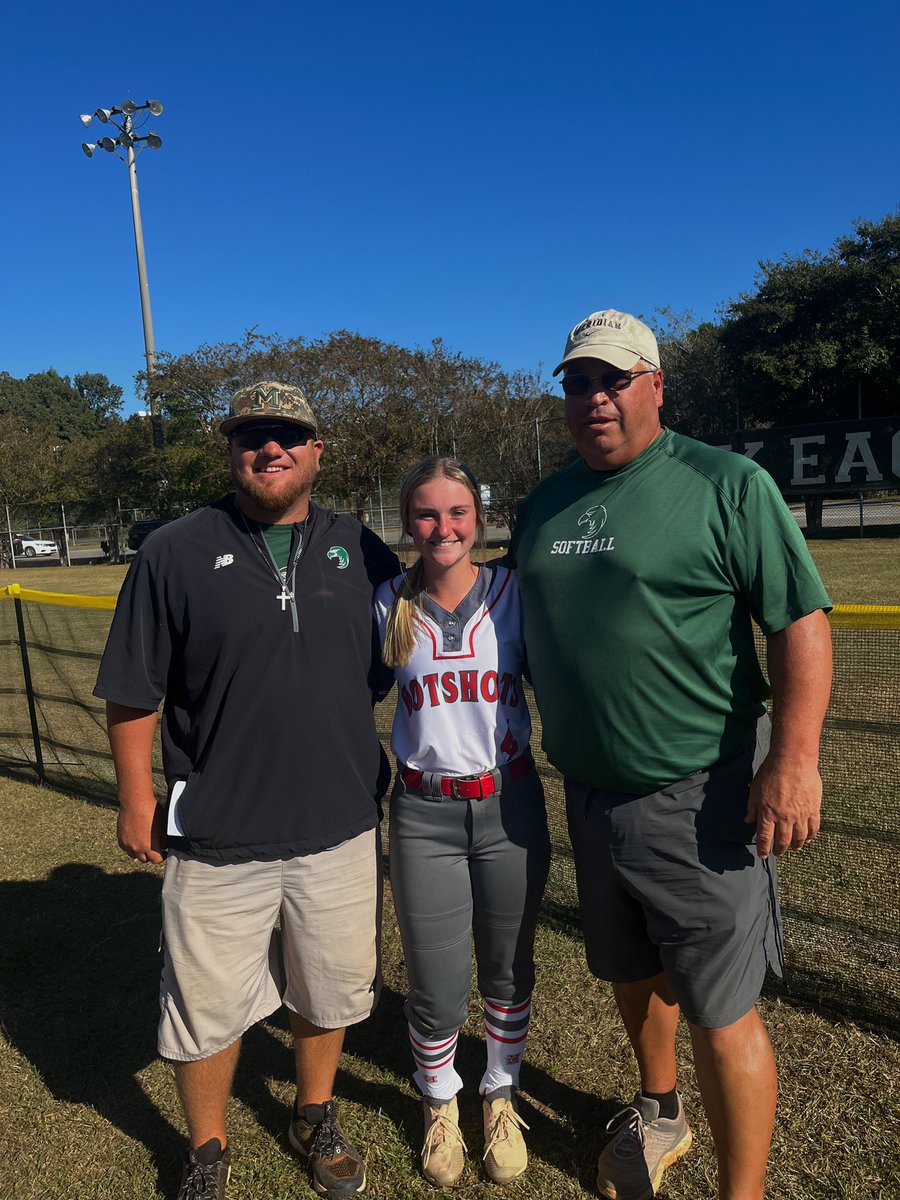 Had a great day <a href="/MCCEaglesSB/">MCC Eagles Softball</a> !! Big thanks to Coach G and <a href="/rglawson45/">Rick Lawson</a> for a great camp!!