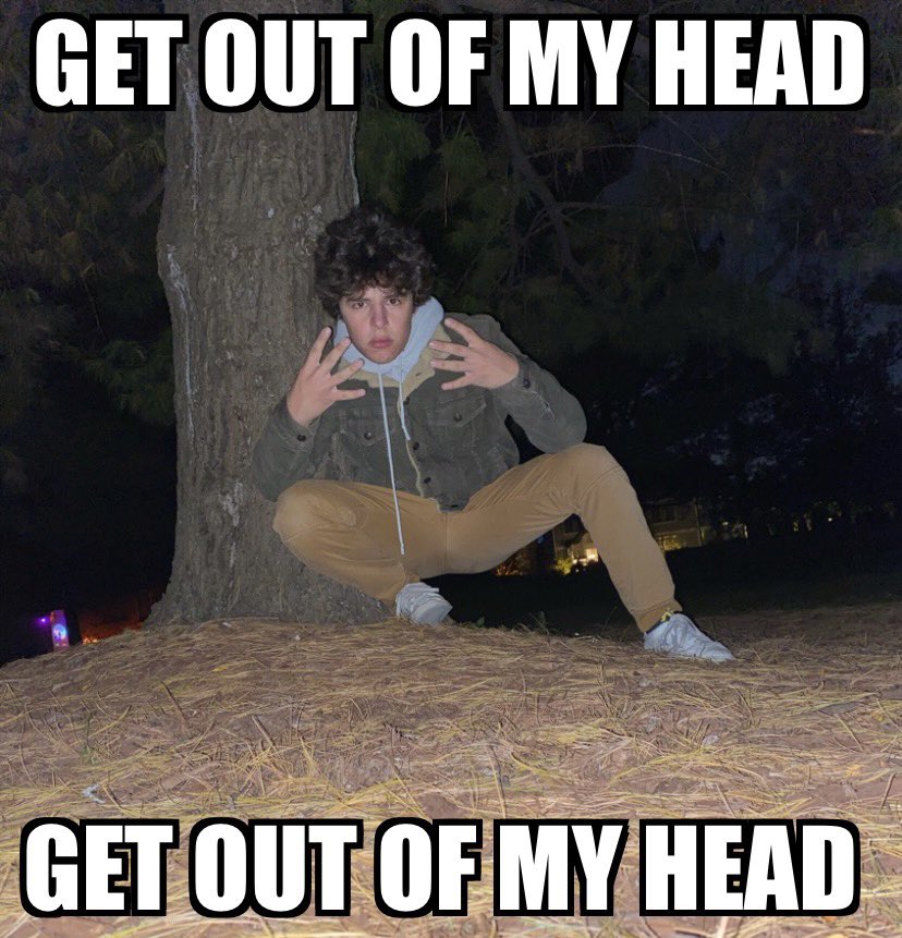 eating apple 🍎 tweet media