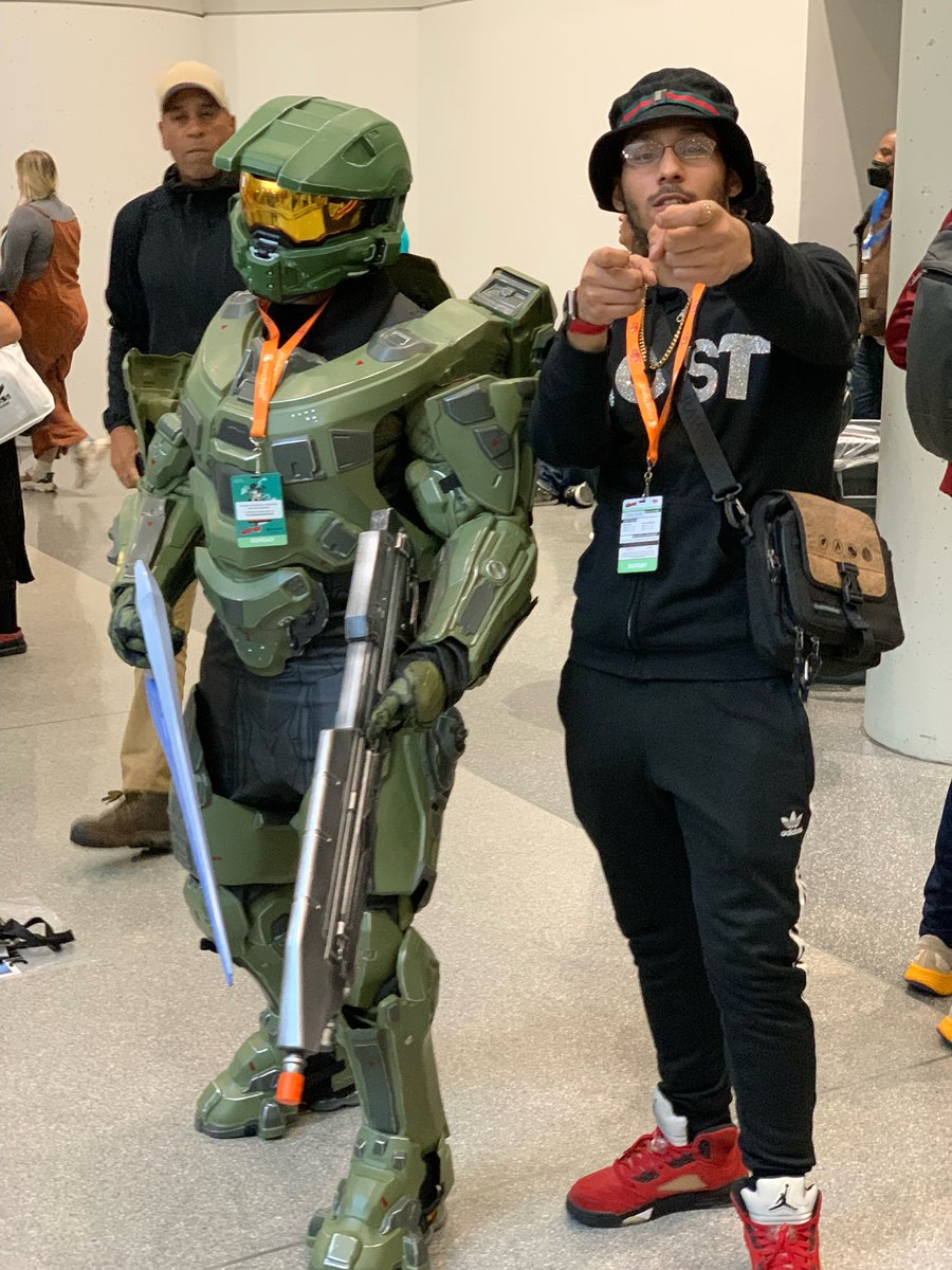 JustMulaa's tweet photo. Call 117 get ya wig split 💥 #ComicCon22 #Halo #CashOut https://t.co/06HAverCXF