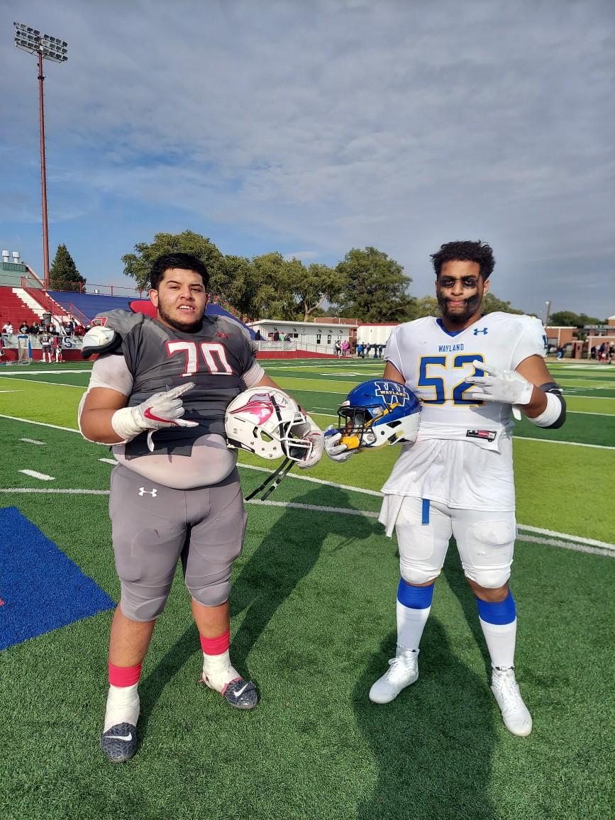 Shaboiimando04's tweet photo. Hell of a game yesterday 38-10 Aggies🔴🔵 repping the #915 @_DanielS55 @OPSUFootball @Coach8Escobar @CoachMojo4 @CoachWillnow @CoachCrichton @CoachCorb_4 @the_realsimba6 @Prep1Athletes @Fchavezeptimes @CoachRecoder @Daniel_Chavez08 @CMBJJBSLB @charlieDLR7  #riverside4ever https://t.co/O8l7Jo79JE
