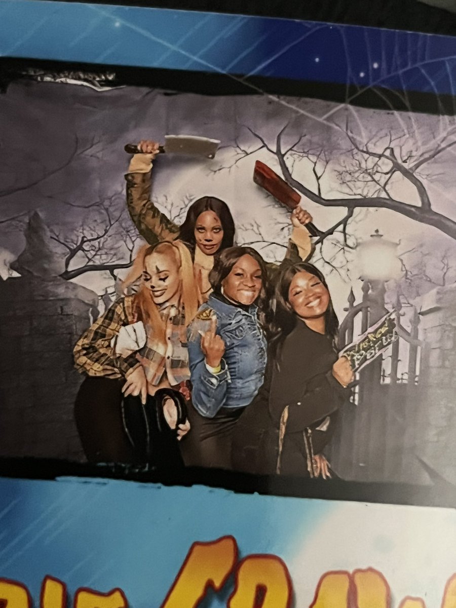 AsiaChears's tweet image. Zombie crawl was a blast 🥰