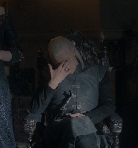 westerosies's tweet photo. It’s the same picture 😂 #HouseOfTheDragon https://t.co/oPh0rxtbxu