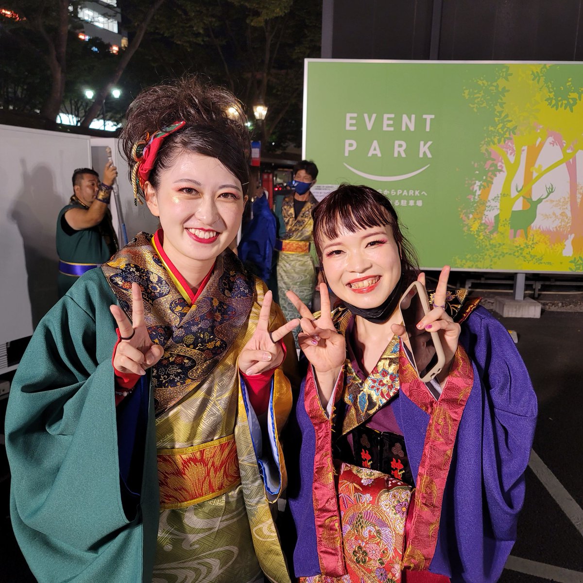 caradendo's tweet photo. 興奮して喧しい私めの為に快く写真撮影してくださり本当にありがとうございます！🙇‍♀🙇‍♀
プリントアウトして家宝にします🙏🏻🙏🏻🙏🏻🙏🏻

後でも写ってくださってて写真見返したときに爆笑した笑

#羽跳天 https://t.co/gWnUvsC42C