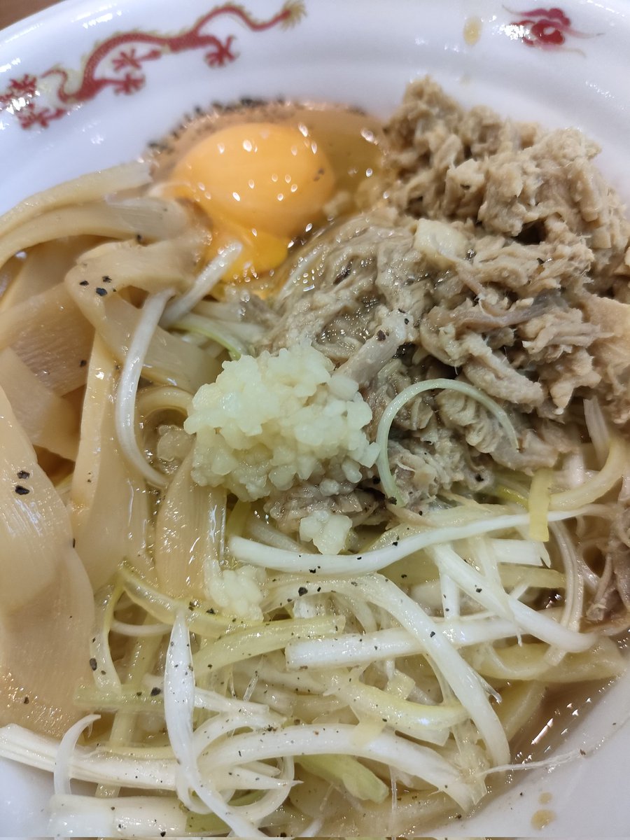 toru_ez's tweet photo. 北陸ラーメン博、結局3日間通った。最終日は雨風が強くて外が寒かったけど、ラーメンは美味しくいただけました。

10店中5店食べたけど、ナポレオン軒が一番好きかなぁ。目黒にあるみたいなので、関東帰ったら行ってみようかな。

#北陸ラーメン博
#気むずかし家
#ナポレオン軒 https://t.co/PYe5PjGtGN