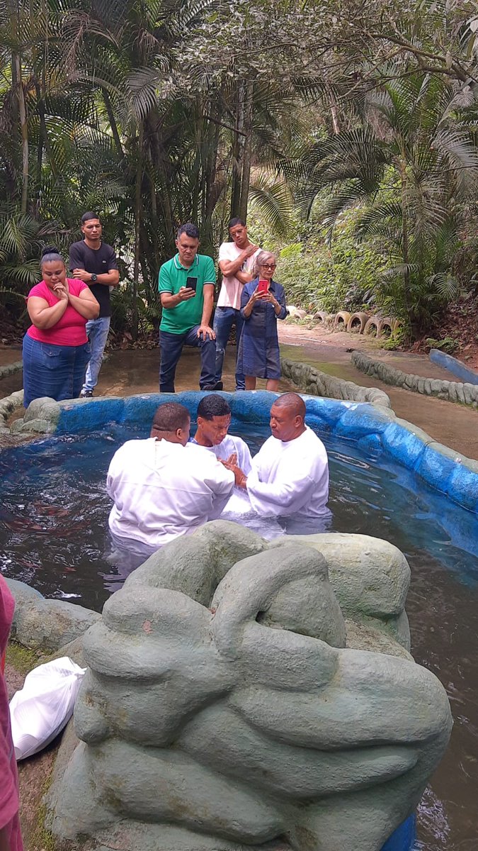 Renan00840930's tweet photo. Fui crucificado com Cristo. Assim, já não sou eu quem vive, mas Cristo vive em mim. A vida que agora vivo no corpo, vivo-a pela fé no filho de Deus,
               
Glória a Deus,so Deus sabe oque eu passei,para chega até aqui,jesus salva, cura, liberta,e leva pro céu🙌🏽🙇🏽‍♂️🙏🏼🤍🥹😭 https://t.co/3F71zBmNB5
