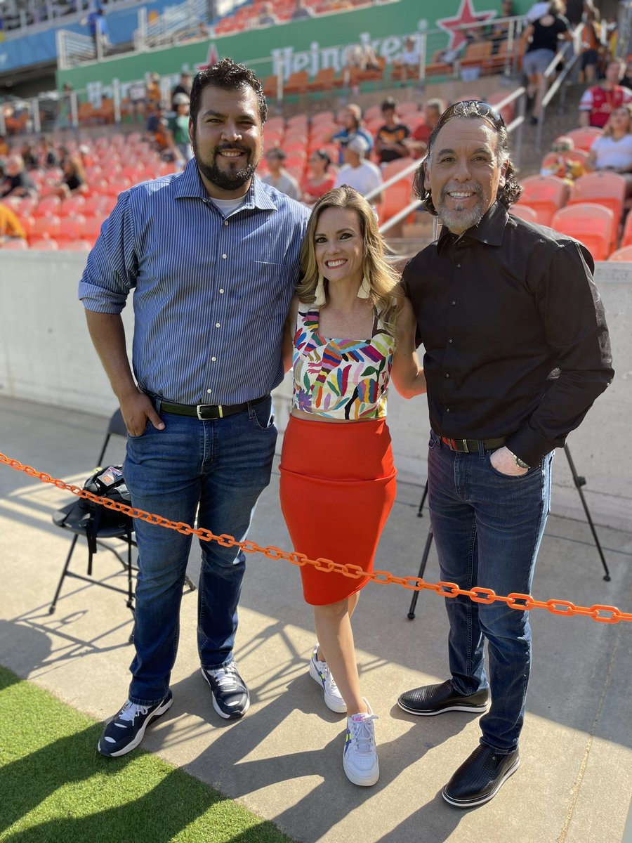 alexrparra's tweet photo. Last game of the 2022 @MLS season @PNCStadium @HoustonDynamo w/some great people. It’s been an honor. Thankful and grateful for all the opportunities #DejaloTodo #HoldItDown #Houston #HoustonSoccer #HoustonDynamo #Fut @TelemundoHou @PTSMediaSports #deportesnation @deportesnation https://t.co/wNFqVmtob9