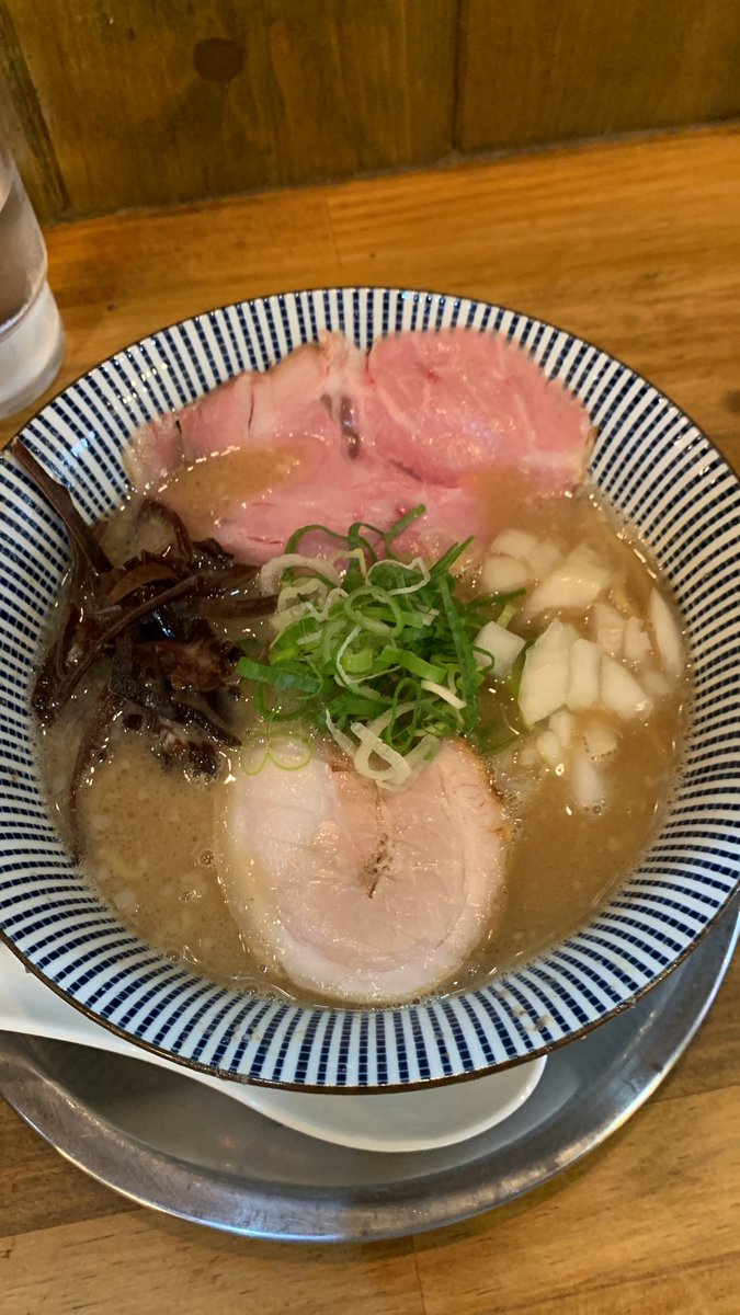 renchin53201748's tweet photo. #豚そば一番星
#静岡市 
#ラーメン 

ゴリ豚骨　　900円

一番星さんならではの濃厚な豚骨が体感二倍増しに感じる。
卓上の辛子高菜がめっちゃ合うので麺がすぐ無くなる。替え玉必須❗️
八周年おめでとうございます㊗️ https://t.co/beFlfj1UBB