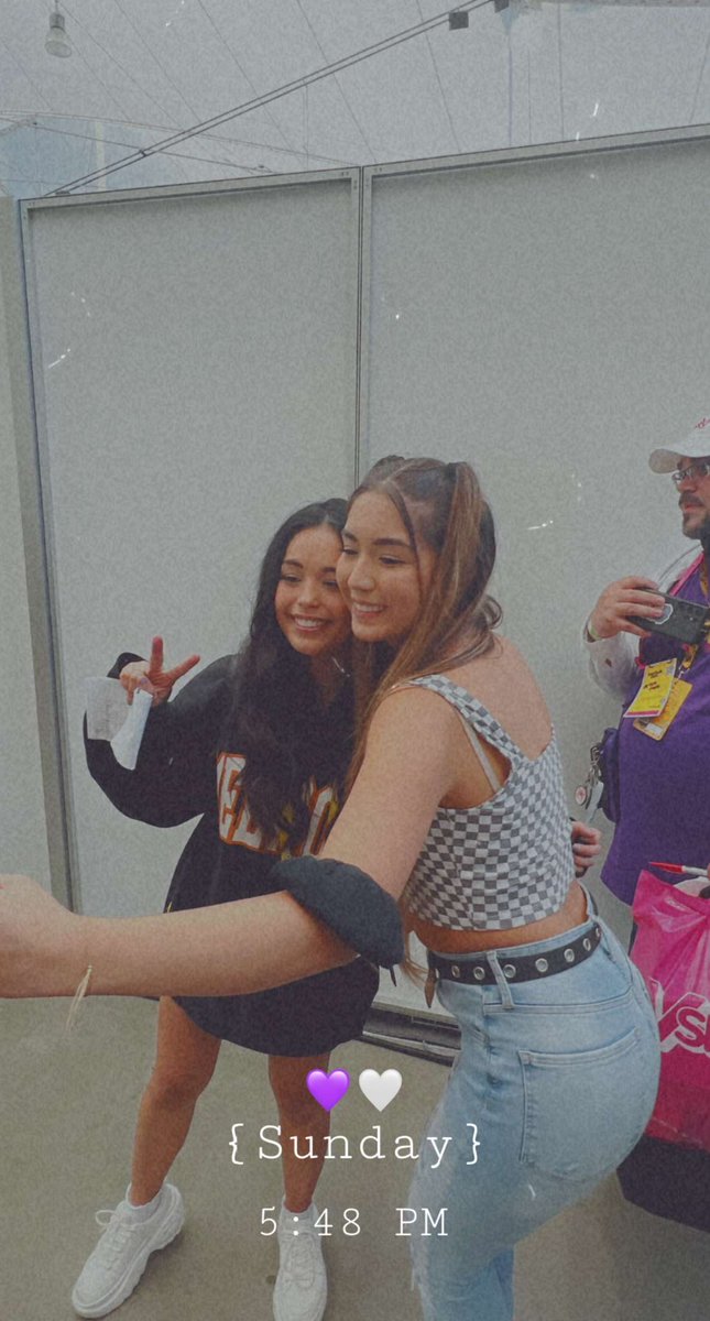 sumikube's tweet photo. im not worthy. thank you for stoppin for me queen🥹💜 @Valkyrae https://t.co/giVmdYKcMN