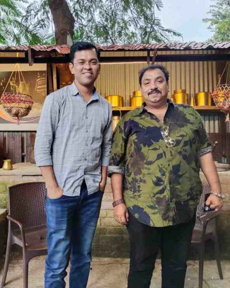 PrashantWaghaye's tweet photo. सुप्रसिद्ध सेलिब्रिटी शेफ विष्णु मनोहर जी यांना भेटणं नेहमीच आनंददायी असतं... आज निमित्त होतं मुलाखतीचं... मुलाखत लवकरच फक्त 'TOD मराठी'वर... 😊
@Chefvishnuji
@TODMarathi
#vishnumanohar #schef #todmarathi #timesofdemocracy https://t.co/vwD8WRHKBL