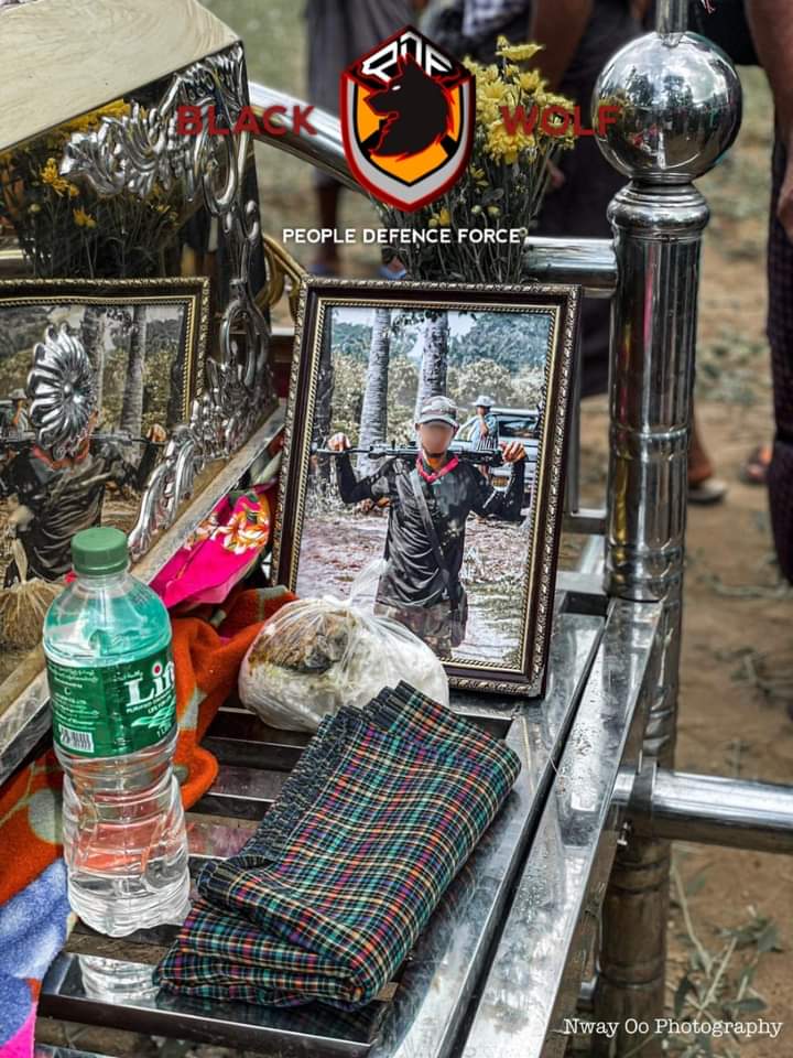 pzl_jourlm's tweet photo. A defense force and two civilians were savagely killed by military terrorists in eastern area of #Sagaing’s #Watlet town while saving entrapped villagers out of violently bombings on the villages by six military-owned jet fighters on Oct-9. (MFP report) #WhatsHappeningInMyanmar https://t.co/FzhyGNtT6f