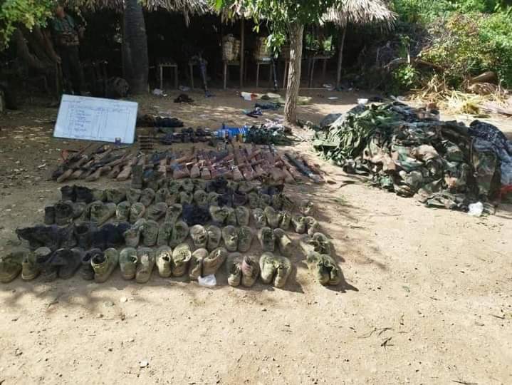 pzl_jourlm's tweet photo. A defense force and two civilians were savagely killed by military terrorists in eastern area of #Sagaing’s #Watlet town while saving entrapped villagers out of violently bombings on the villages by six military-owned jet fighters on Oct-9. (MFP report) #WhatsHappeningInMyanmar https://t.co/FzhyGNtT6f