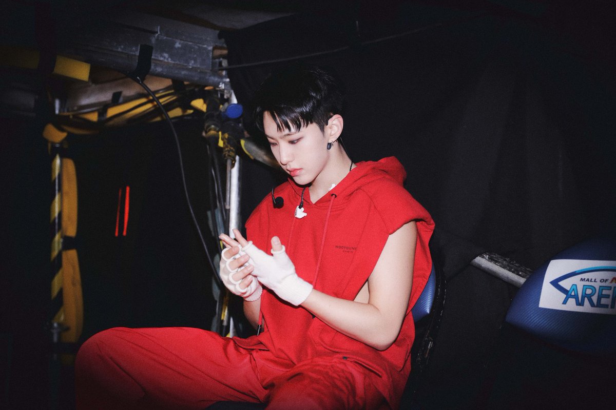 hoshdaily's tweet photo. hoshi weverse update https://t.co/GpZHu2xfa2