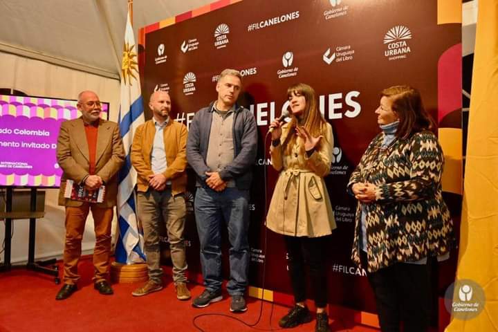 filcanelones's tweet photo. Gracias a todxs quienes hicieron posible una nueva edición de la #FILCanelones.
#Colombia será el país invitado en 2023 y #Durazno el Departamento.
🇺🇾 🇨🇴 #FILC https://t.co/gq7IMAp4hr