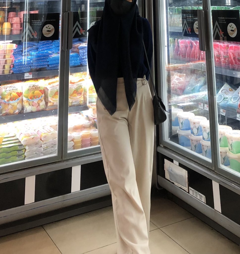 jkhiddengf's tweet photo. -• Celana highwaist 150/40 https://t.co/RwVPoIvuWX