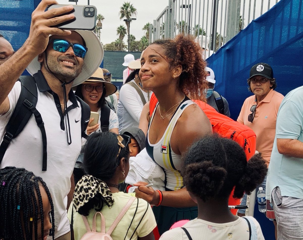 BillSimons1's tweet photo. Our correspondent Karen Helf @FollowTTours checks in from weekend qualifying at the San Diego WTA 500, and previews what's to come during an exciting week of world-class level women's pro tennis. @BarnesYTSD. @SCTAFoundation @USTASoCal #WTA @WTATOUR__ 
https://t.co/EsemiSLXKV https://t.co/DbsaOc9qWn