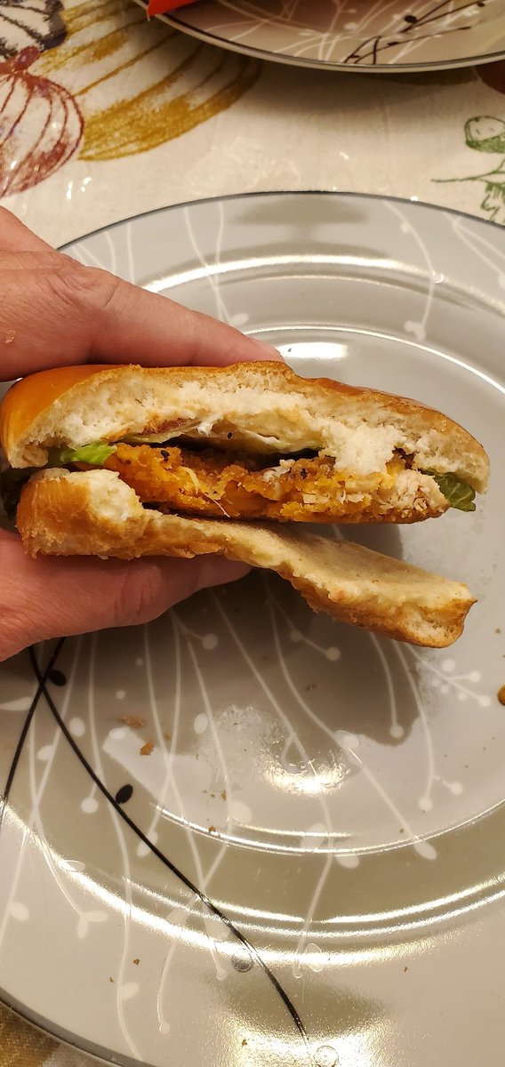 EmmanuelShamoun's tweet photo. @ArbysCares @Arbys what happened to your spicy chicken sandwich?  It's flat now! https://t.co/f8AVuytcBD