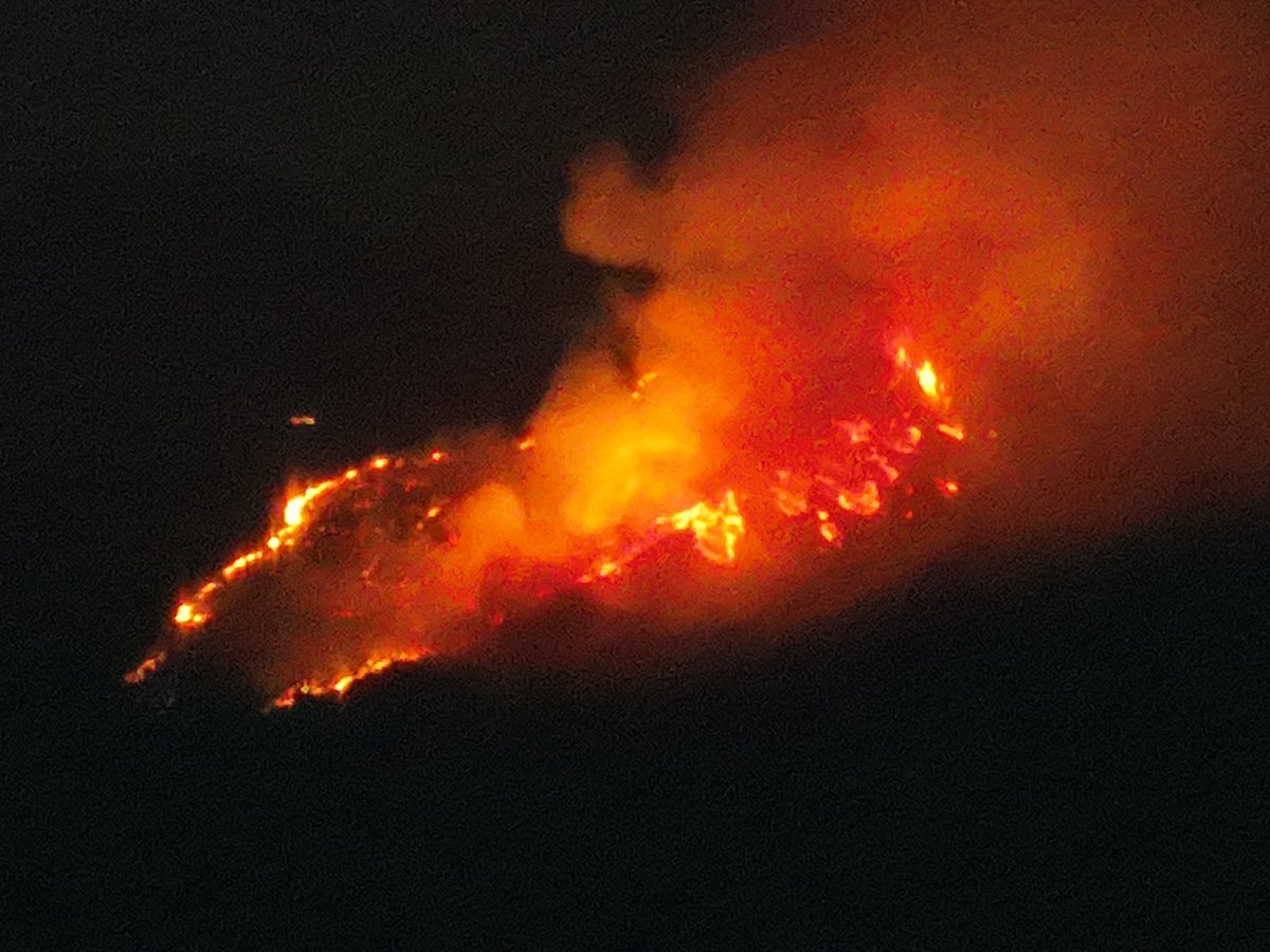 matt_legrand's tweet photo. There’s a fire going on up on Larch Mountain in southern Washington  #NakiaCreekfFire   Currently estimated at 70 acres.   😬 https://t.co/B5YVgehHsy