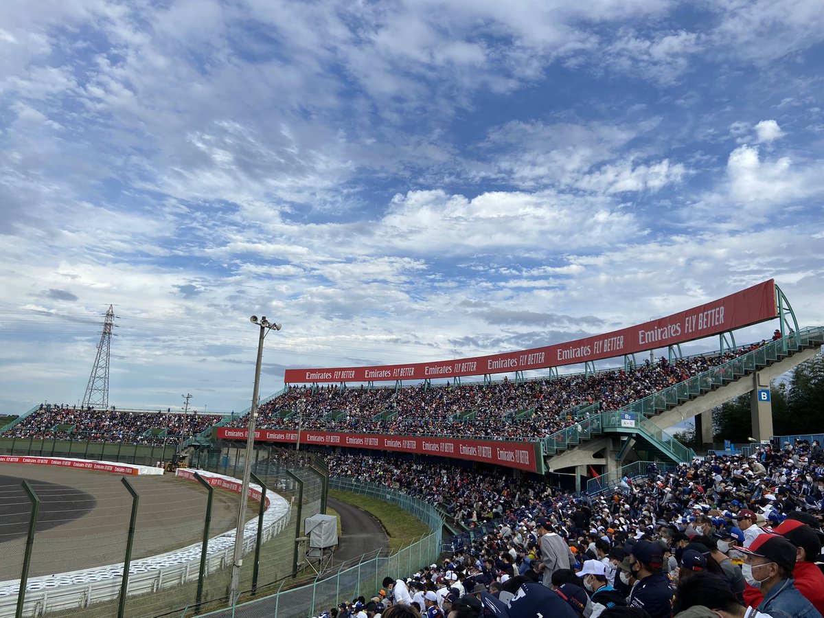 rulearc's tweet photo. 土曜日は晴れてて、この時点で観客席はかなり埋まってました。ドライでの予選を観られて良かった。 https://t.co/lqLXTR1tHk