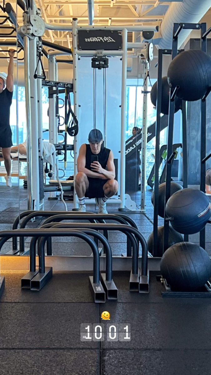 TMI_Uruguay's tweet photo. In other #ShadowFam updates...
Gym even on Sundays 💪🏽 w @LukeBaines...#KimSueMurray is feeling cute and looking great...Edible art w @VanessaMatsui & her cuz...meantime #Nigel "It’s a tragedy that I can’t get comfortable.😐 #rescuecat" @AdamKWilson
#GhostBFF #TheBreach https://t.co/dcXBvK6eQV