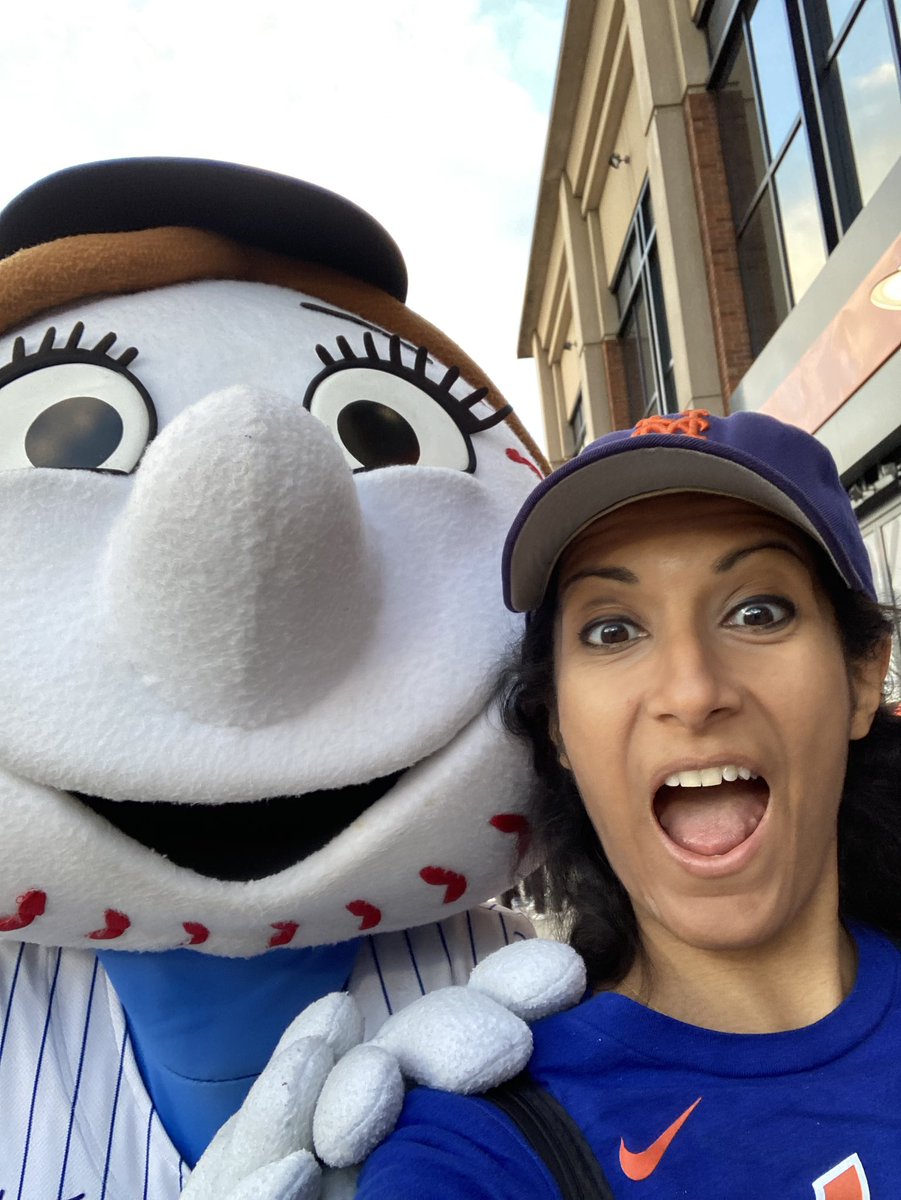 DrRoopaKM's tweet photo. Well, at least I got a selfie with @mrsmet.  And my kids learned for themselves (instead of through my boring mom stories) that being a @Mets fan is tough - but worth it. #LGM 💙🧡 https://t.co/0gZJmEMHv8