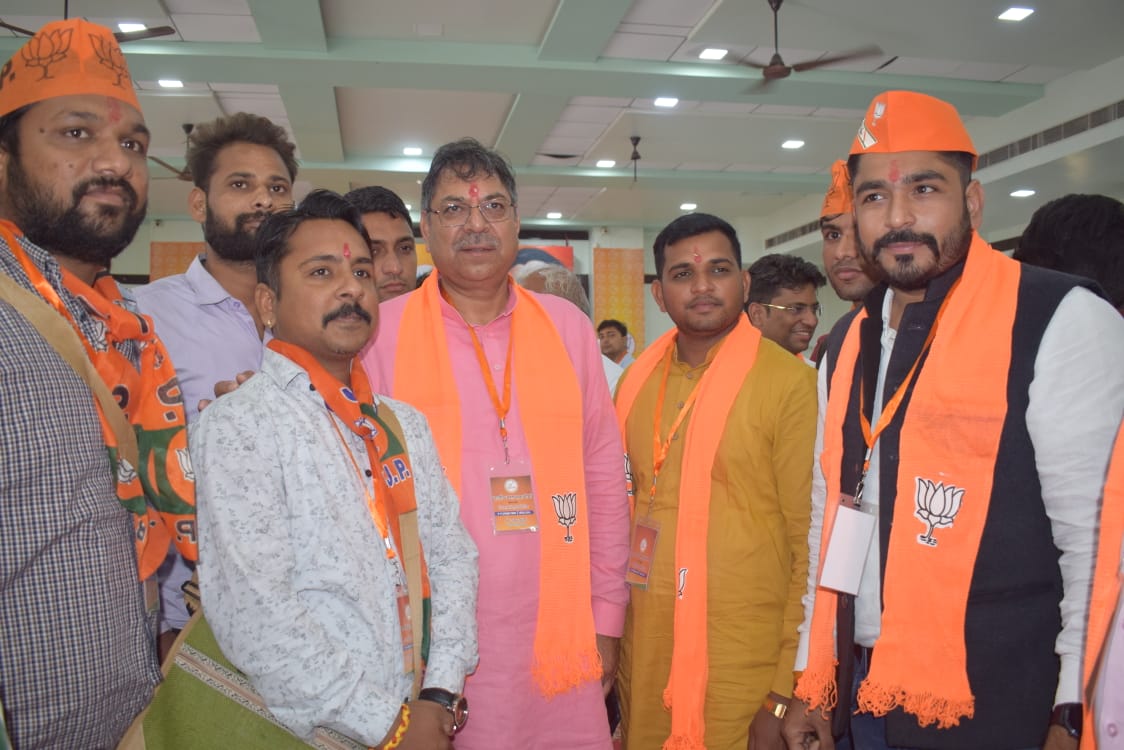 NbtRajasthan's tweet photo. #BreakingNews
BJP प्रदेशाध्यक्ष डॉ.सतीश पूनियां आज रहेंगे बारां प्रवास पर,राजकीय कन्या महाविद्यालय छात्रसंघ अध्यक्ष शपथ ग्रहण समारोह करेंगे पूनिया बतौर मुख्य अतिथि करेंगे शिरकत।
#NBTRajasthan #Rajasthan 
@DrSatishPoonia 
@ArjunArvind https://t.co/tIcuke5RXd