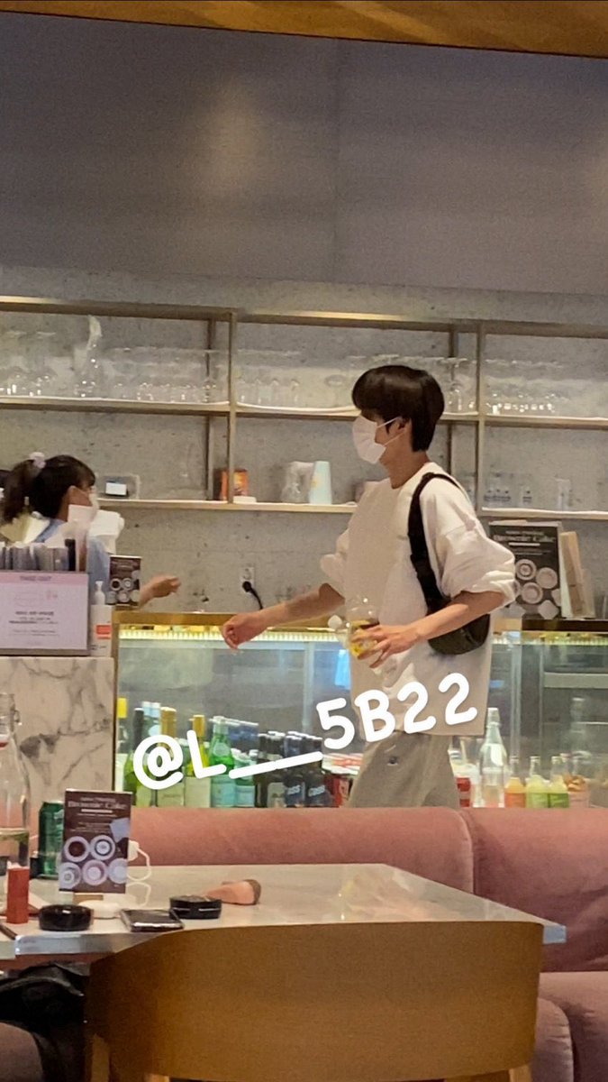 쌩얼에 덮머 생머리하고 츄리닝 입었을 때
수상할 정도로 성적매력 지붕 뚫는 남자