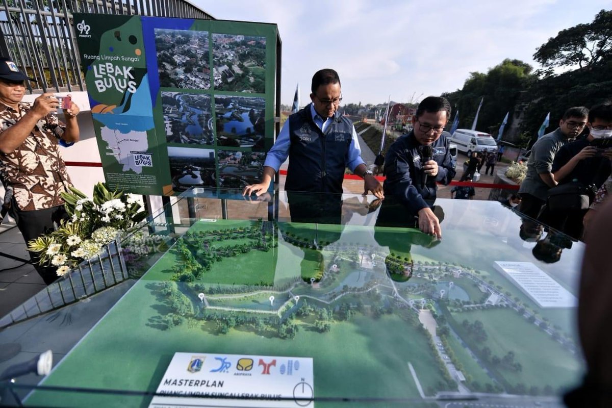 aniesbaswedan's tweet photo. Alhamdulillah, kita bersyukur dan bangga, ikhtiar panjang itu tuntas. Meresmikan tiga Ruang Limpah Sungai, yakni RLS Lebak Bulus, RLS Brigif, dan RLS Pondok Ranggon. #RuangLimpahSungai adalah solusi berbasis alam, utk mengurangi beban di kawasan hilir sungai.

#JakartaKotaGlobal https://t.co/BEO8nC7QY0