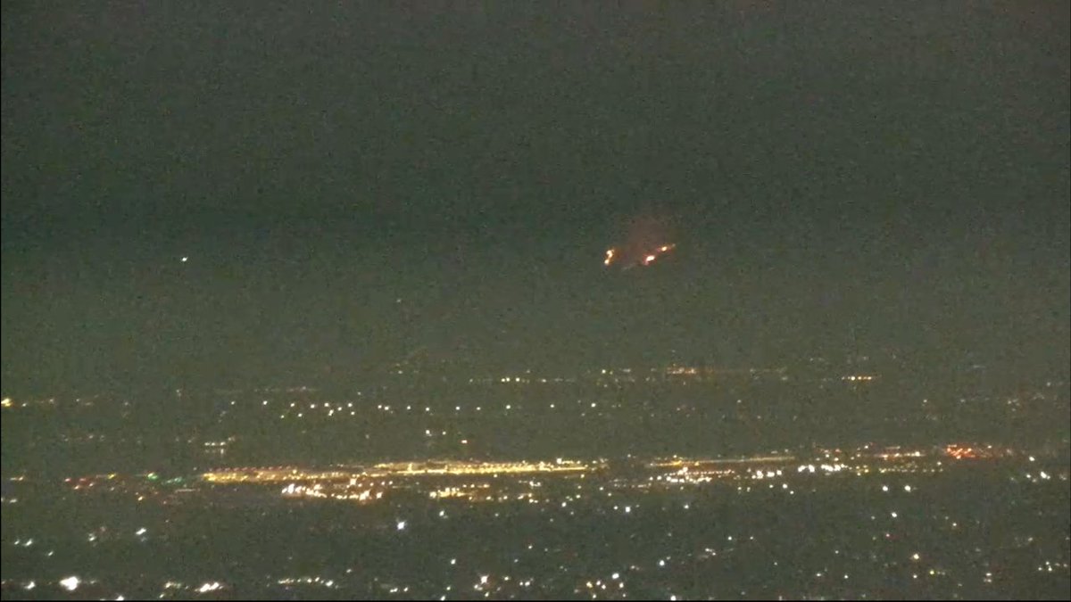 In the distance above the city lights on our Skyline Camera you can see the new Nakia Creek wildfire burning northeast of Camas, near Larch Mountain (Washington's Larch Mountain, not Oregon's) @fox12oregon