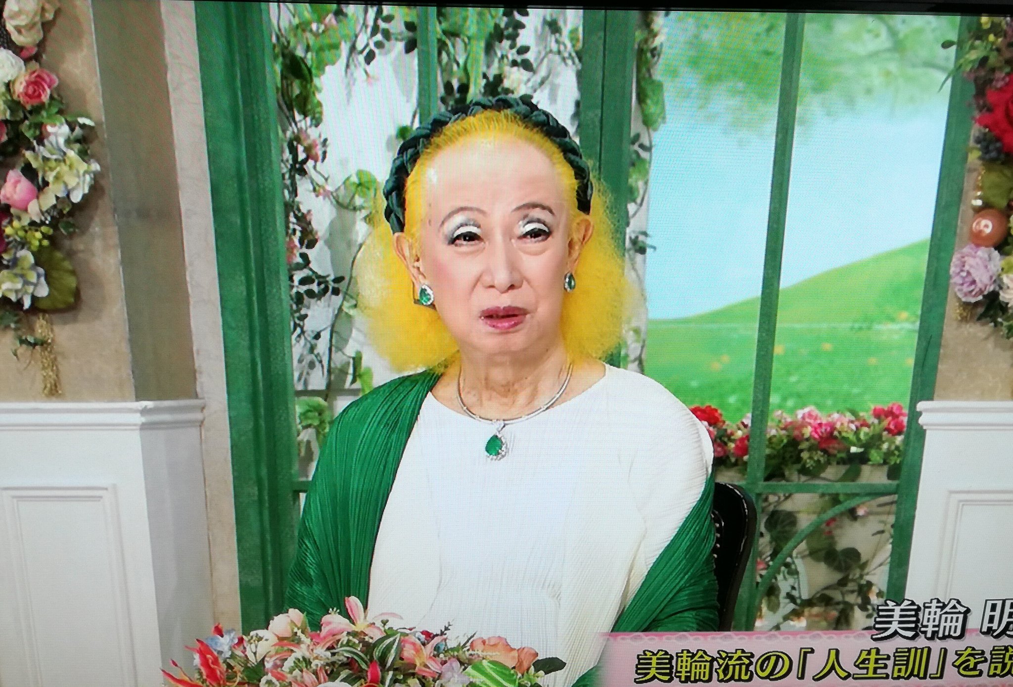 美輪明宏の待ち受け台湾でブームに